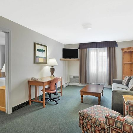 Baymont By Wyndham Essex Burlington Area Exterior foto