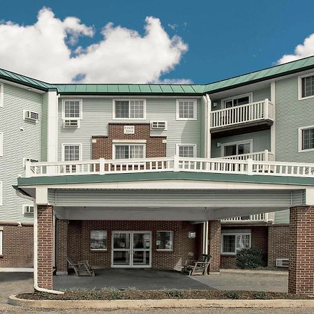 Baymont By Wyndham Essex Burlington Area Exterior foto