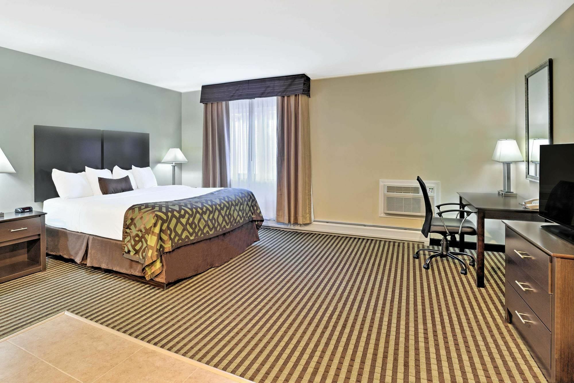 Baymont By Wyndham Essex Burlington Area Exterior foto