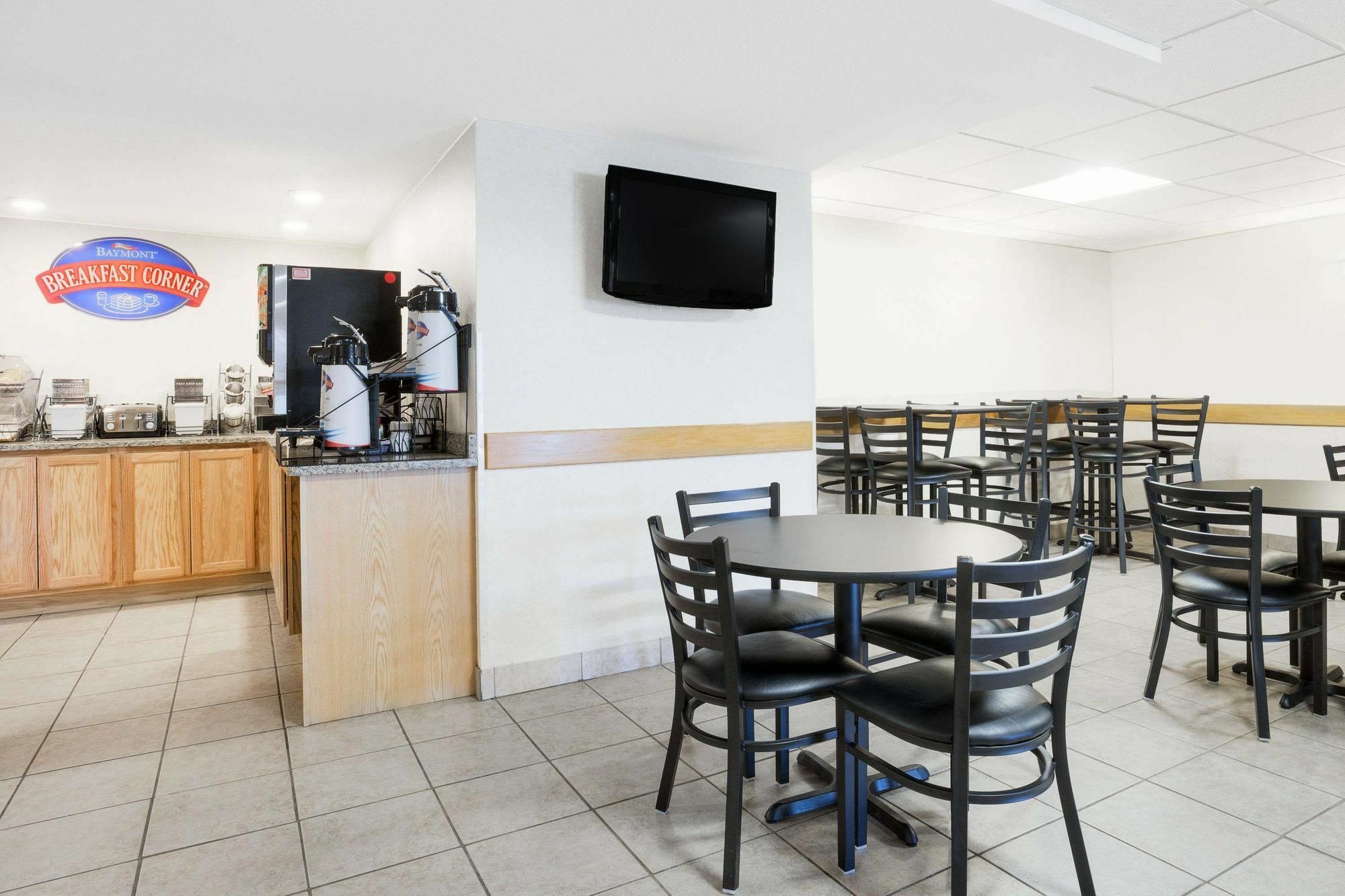 Baymont By Wyndham Essex Burlington Area Exterior foto