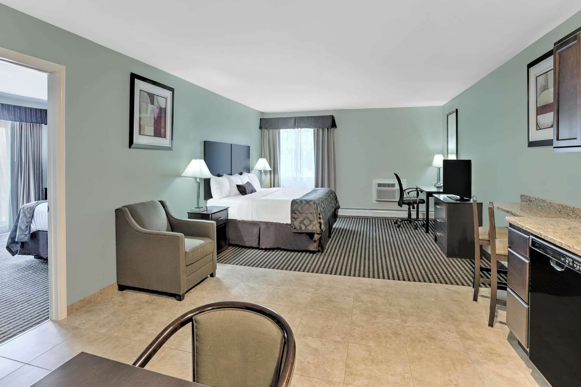 Baymont By Wyndham Essex Burlington Area Exterior foto