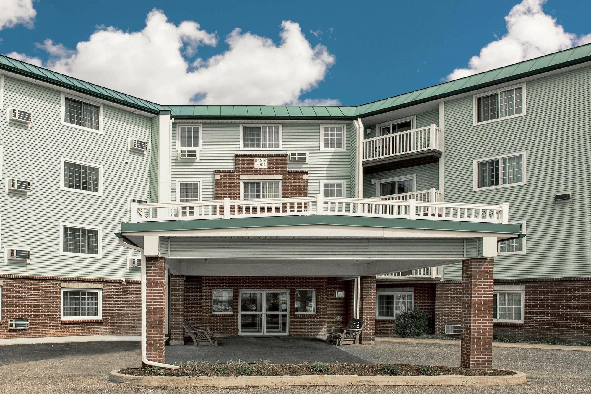 Baymont By Wyndham Essex Burlington Area Exterior foto