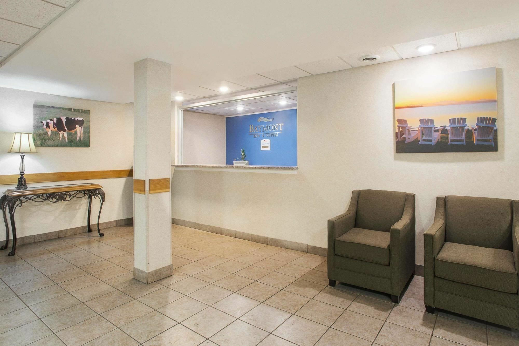 Baymont By Wyndham Essex Burlington Area Exterior foto